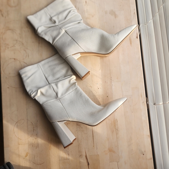 White booties - Picture 2 of 4